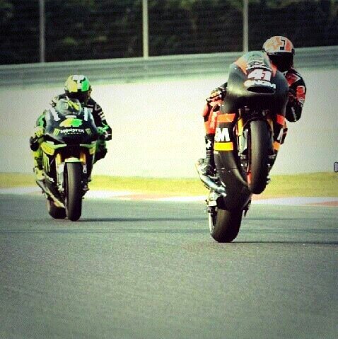 Club de fans de @Aleixespargaro campeon de CRT de motoGp y de @Polespargaro campeón de Moto2