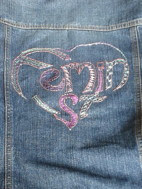 valleygrrrrl's profile picture. Creates stuff out of recyclables.