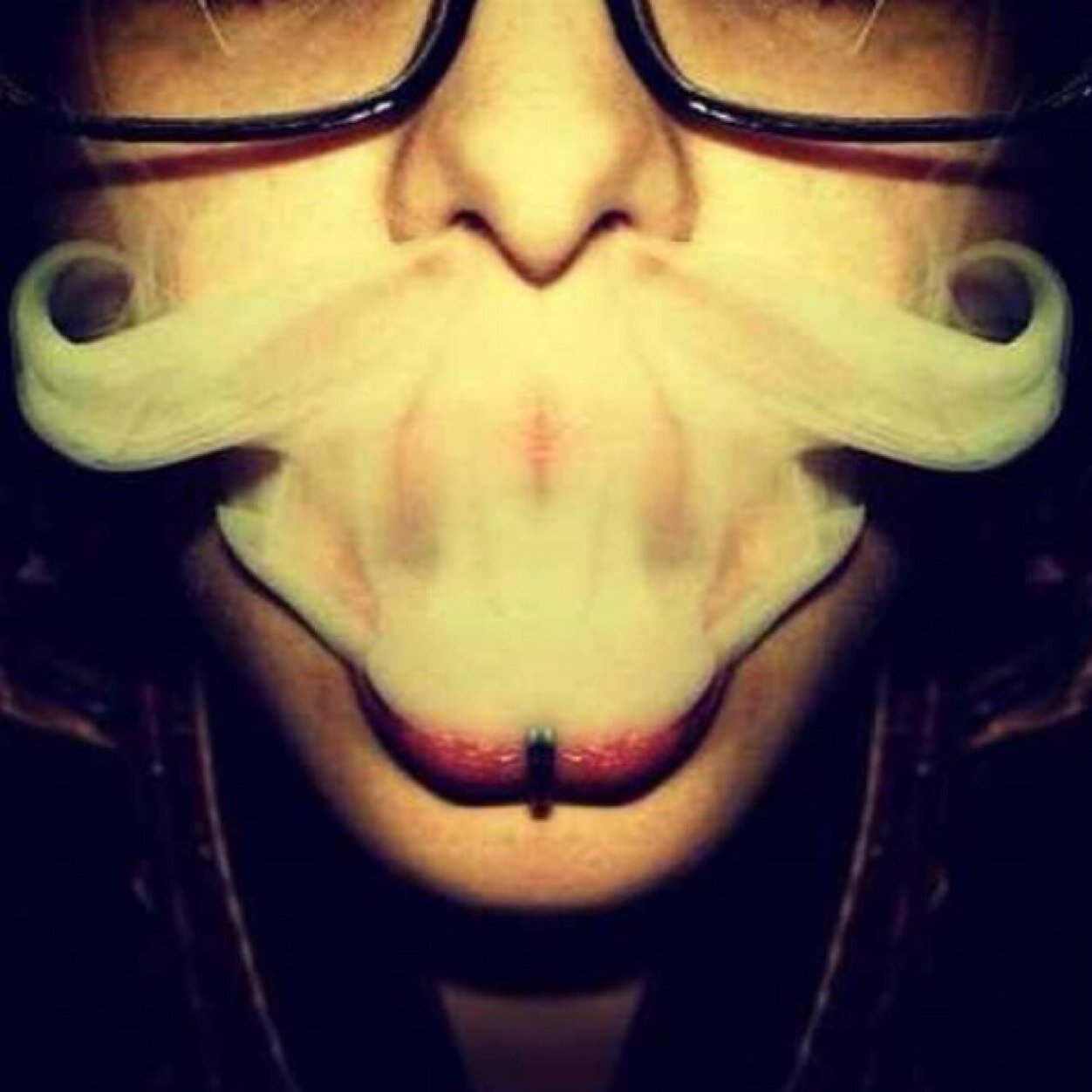 Just your common stoner, getting high as fuck just like you. Lifes too short to not get high 
Roll up ladies and gents