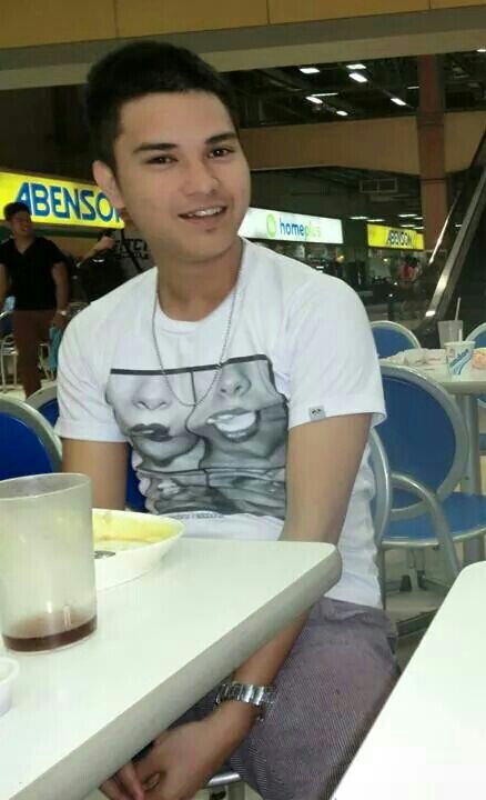 rafli_far_han's profile picture. swimming, reading books, basketball