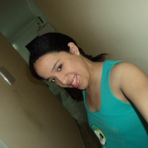 Eu amo chocolate,adoro escutar musica,procuro fazer novas amizades,sou super fã do 1D,Jonas Brothers.