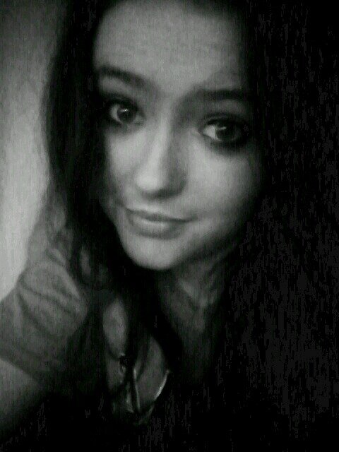 amykelleghan's profile picture. music, youtube videos and oreos thats pretty much it :)