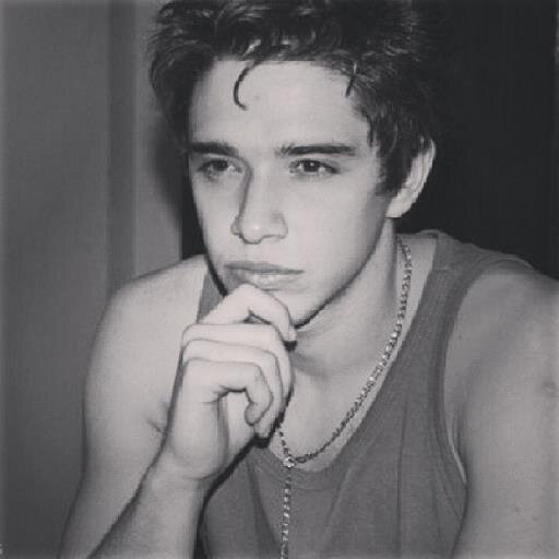 amo a julian esequiel serano es una persona increíble que me puede mucho es todo es mi ídolo lo amoo es todo juli para mi