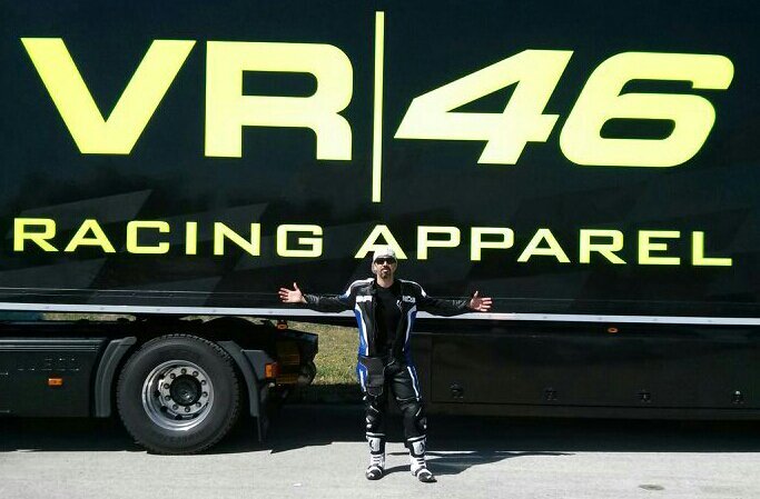 eMeUCeCeA's profile picture. .Si te pillo... te paso. Desde Archena, Murcia, con un par... de ruedas. #Gasss !!!