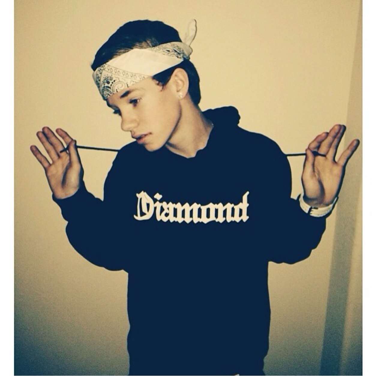 16/613/West/WhiteBoy/