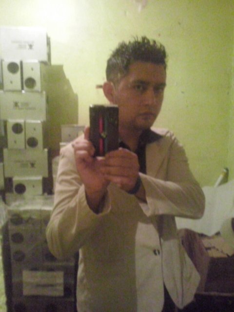 Soy alegre, sarkastiko , feliz de la vida amo a mis padres . le voy al Cruz Azul y al Real Madrid, Me sigues y te sigo.