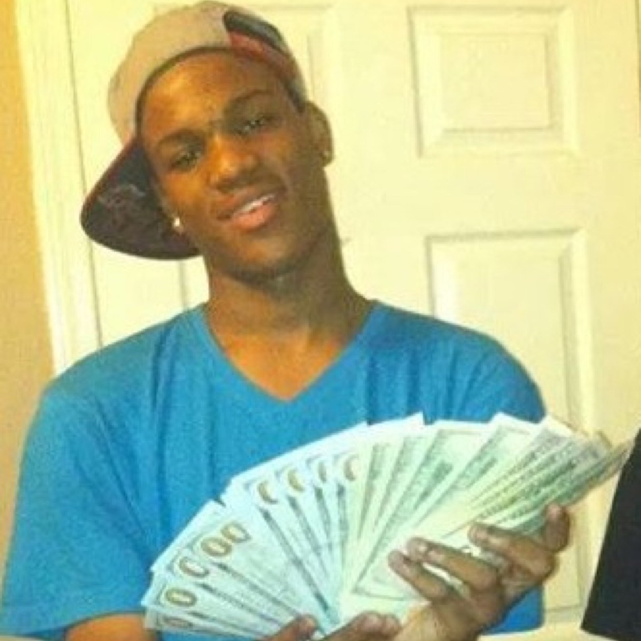 Euro Paso Gwaul Money〽️Im All About Ah Dollar〽️
Love Get You Killed
Bein Real Get You Hated