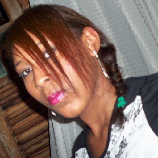 não existe amor impossível e sim, pessoas incapazes de lutar por aquilo, que chamam de amor...tenho 13 anos, minha cor preferida é rosa & sou um pouco rômantica
