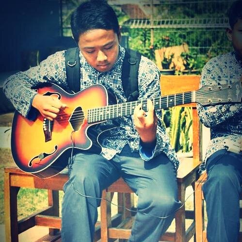 Guitarist | PIN 73F0A0B3 | Stay tune