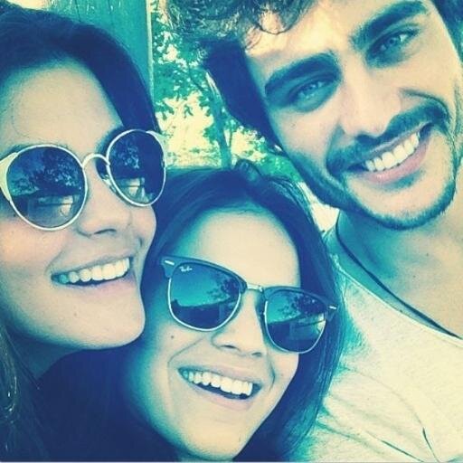 oi eu sou maria  luiza  vou falar de me a mais uma coisa  não sou melhor e nem pior que ninguém eu só diferente tá sou  romântica,doce,abestalhado só obrigado