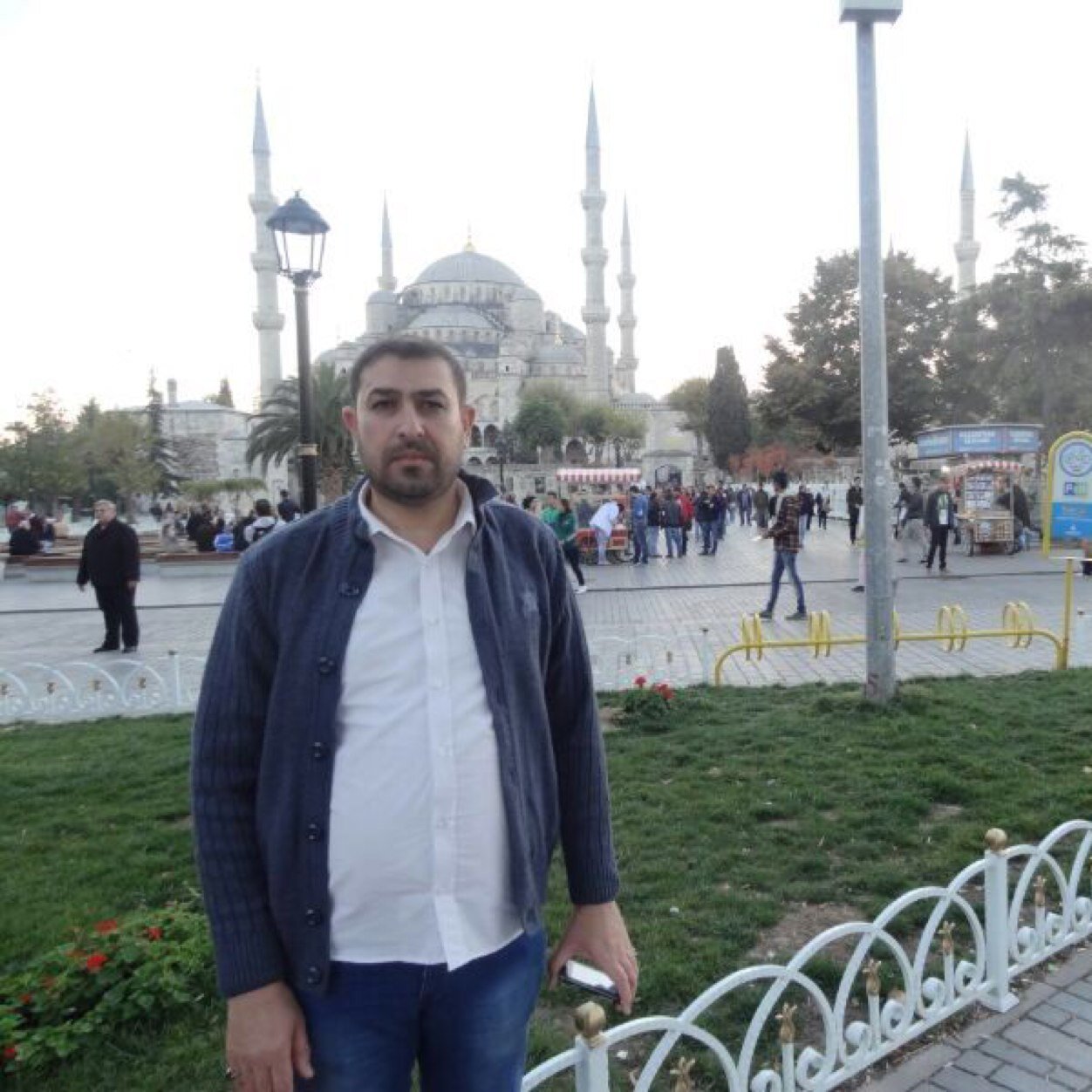 اللهم صل وسلم وزد وبارك على خير خلقك محمد واله الاطهار