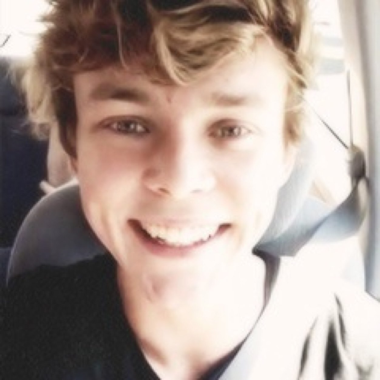 pubertydidluke's profile picture. free follow:) dont follow here please follow @HugmeNarry_ ifb :-)