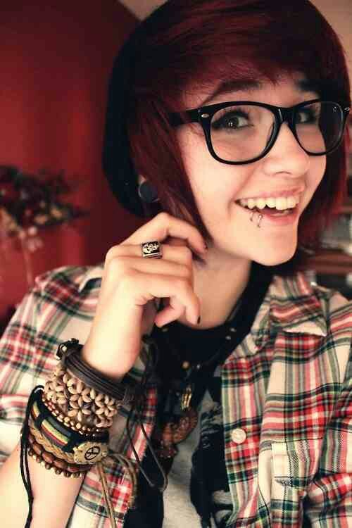 I'm Nicole! 16. I like dragons, tea, and cats. Single and bi. ♥  [RP]