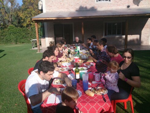 Amante de mi Familia, Fútbol, Automovilismo, MotoGP, R & R y de Los Amigos.