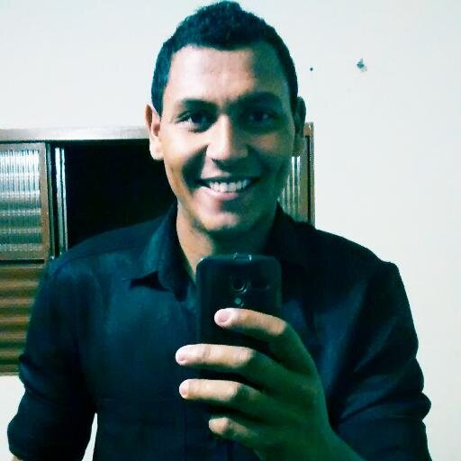 18 anos, Cruzeirense, cancerígeno,  percusionista,musico.A maior riqueza está no que você consegue fazer com suas proprias mãos!!!!!