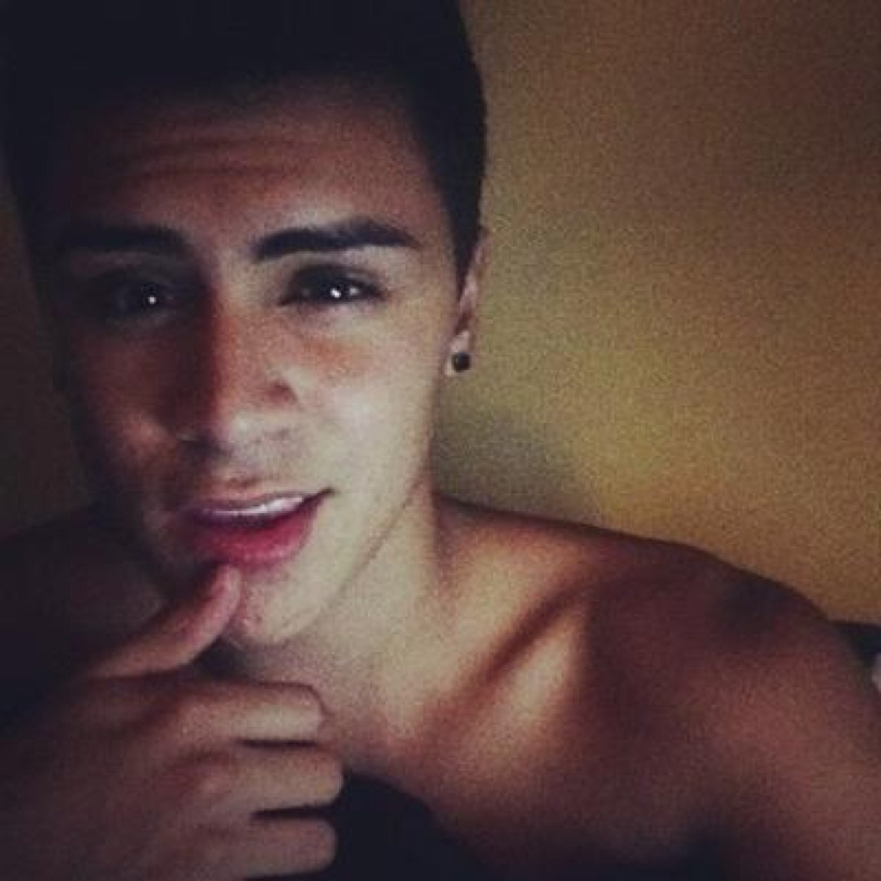 Follow me and i follow you back ;)
