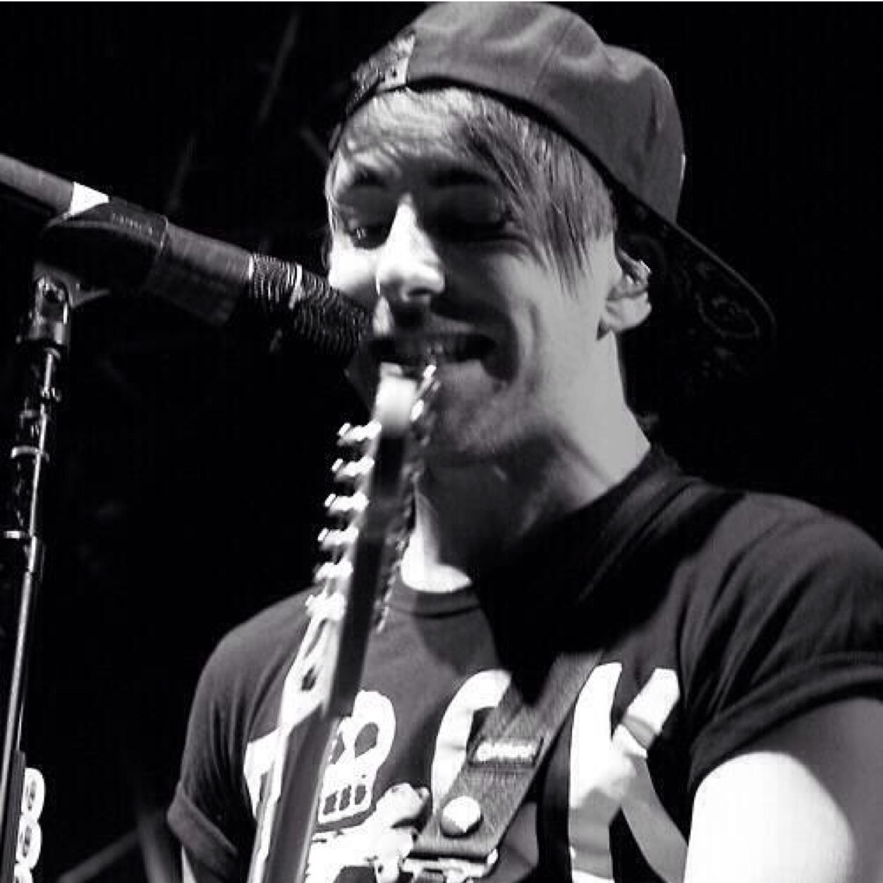 wastedalex's profile picture. lol you're not alex gaskarth