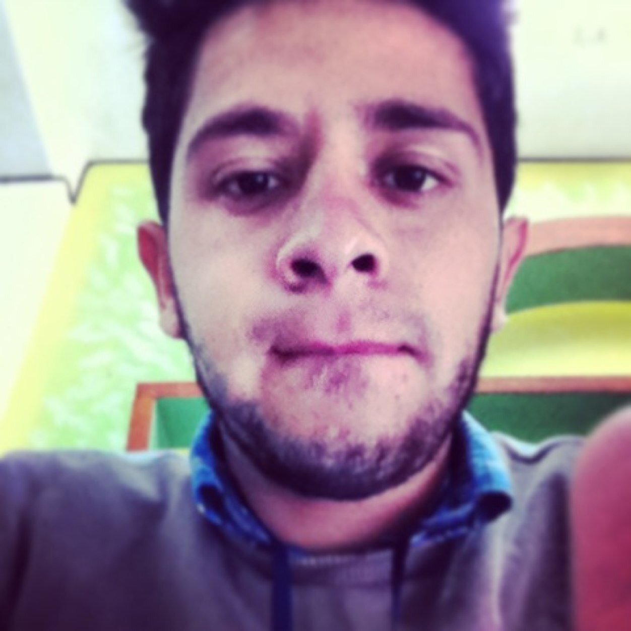 Es una gran mierda ser un gran estupido :) siganme :/