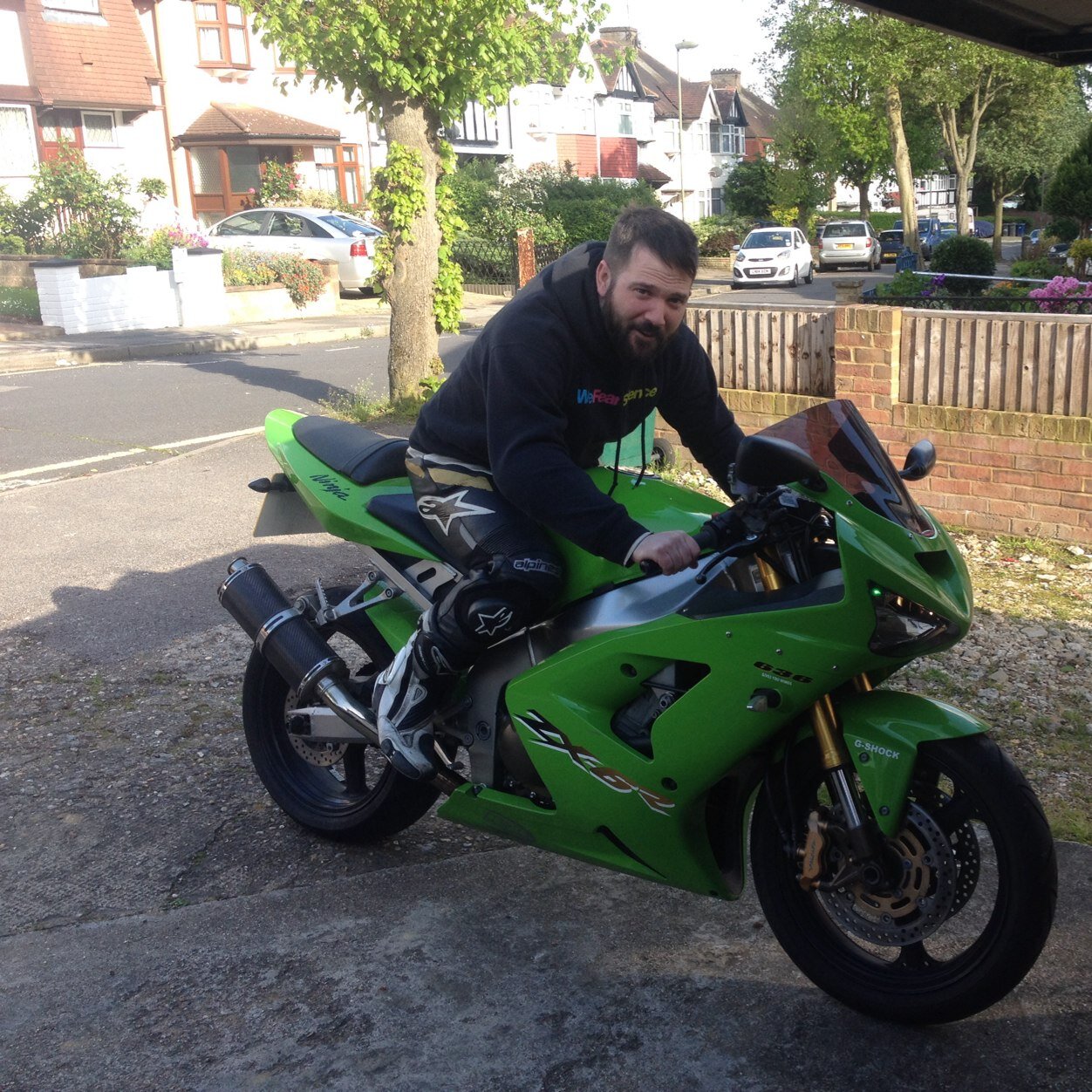 Irish lad abroad - Tunneller, official beer taster and session singer. Bikes/Hurling/Beers!