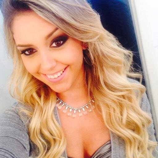 E, realmente ta foda.. Como se nao bastasse alem de nao tirar voce da cabeça, minhas palavras sumiram tambem.. Essa bagunça que voce causo parece nao ter fim.