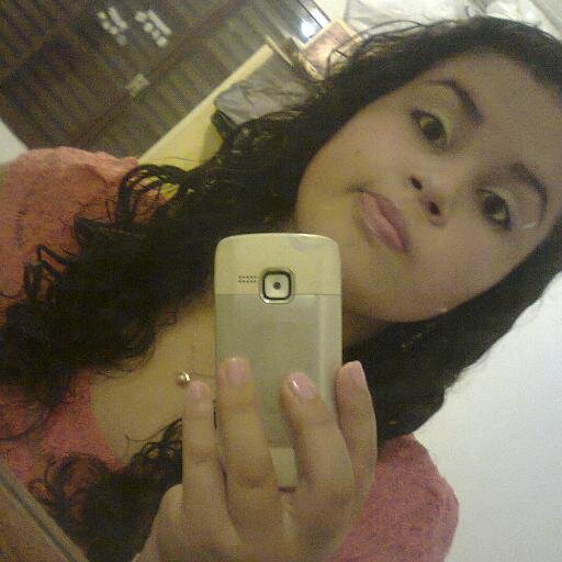 Menina insuportável , q gosta de ter amigos q n seguem as regras :P
