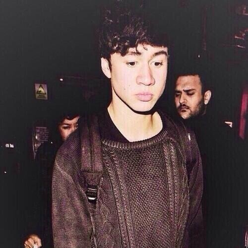 You just got a free follow from @woahcalumm :) Go and follow me there! Ps. Your fave loves you!