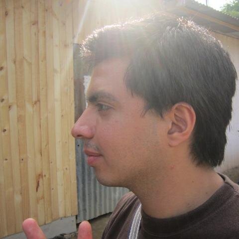 Comunicador social y periodista de la Universidad Surcolombiana. Huila- Colombia. Especialista de la Universidad Pontificia Bolivariana. Disque Liberal