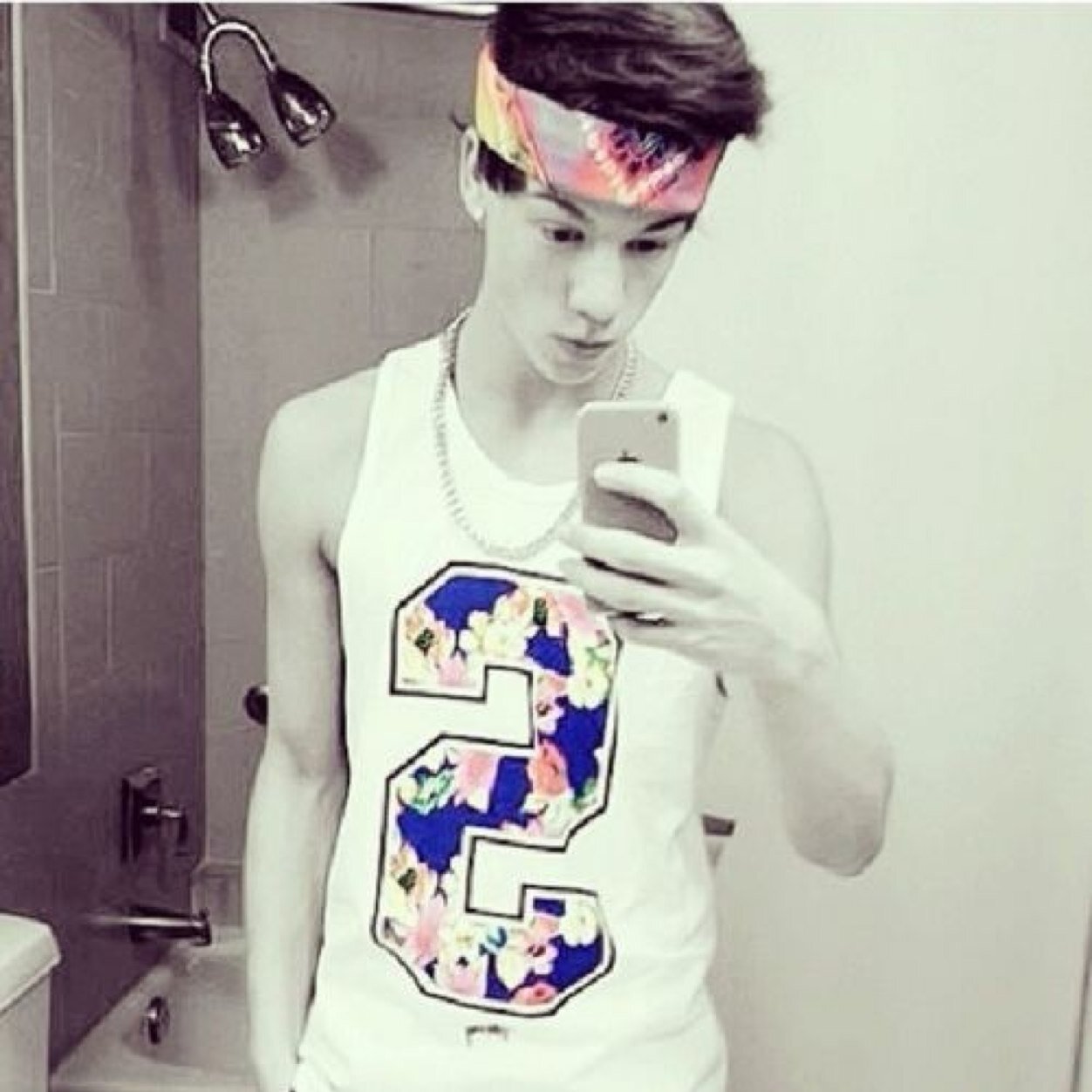 FOLLOW @cameronoallas !!!