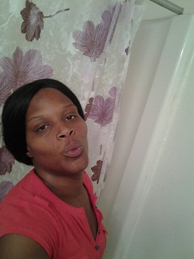 its ya girl toya frm phx 25yr old..im a single mother who loves to have fun has a passion fo dancing loves music...want to major in massage therapy /hair
