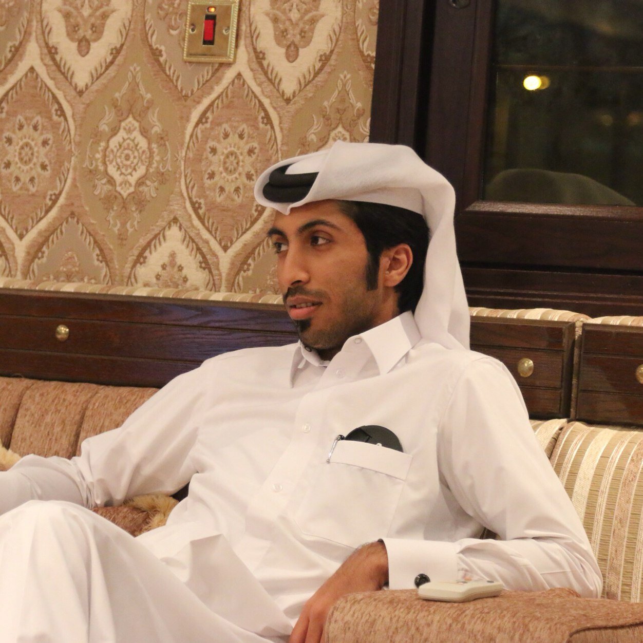 •̣̇ تصغر العقول عندما تنشغل بعقول الآخرين وتكبر العقول عندما تركز على ذاتها .،