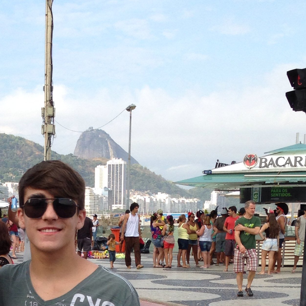Se a vida lhe negar um desejo, seja forte o suficiente para lhe negar uma lagrima !