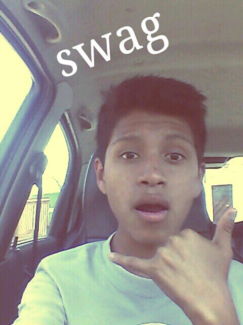 I'm a boy belieber and I admire justin bieber and i want too Much EL is my biggest idol is my WORLD AS aprte to my family