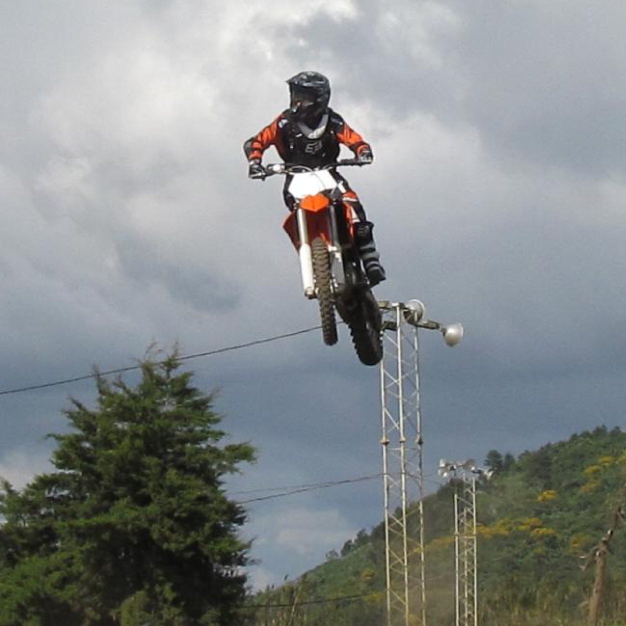 Padre de jóvenes Guatemaltecos full Anti Chairos 👊🏼👊🏼…. Empresario desarrollador, ejecutor por Guate… años de motocross… pertenezco al aire y a el mar ✈️ 🛥