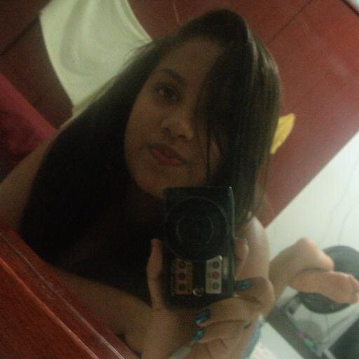 ''Eu erro.Perco a paciência e me estresso facilmente.Choro por besteira e dou risada do nada.''
-Clarice Lispector
@luansantana Eu te vivo♥