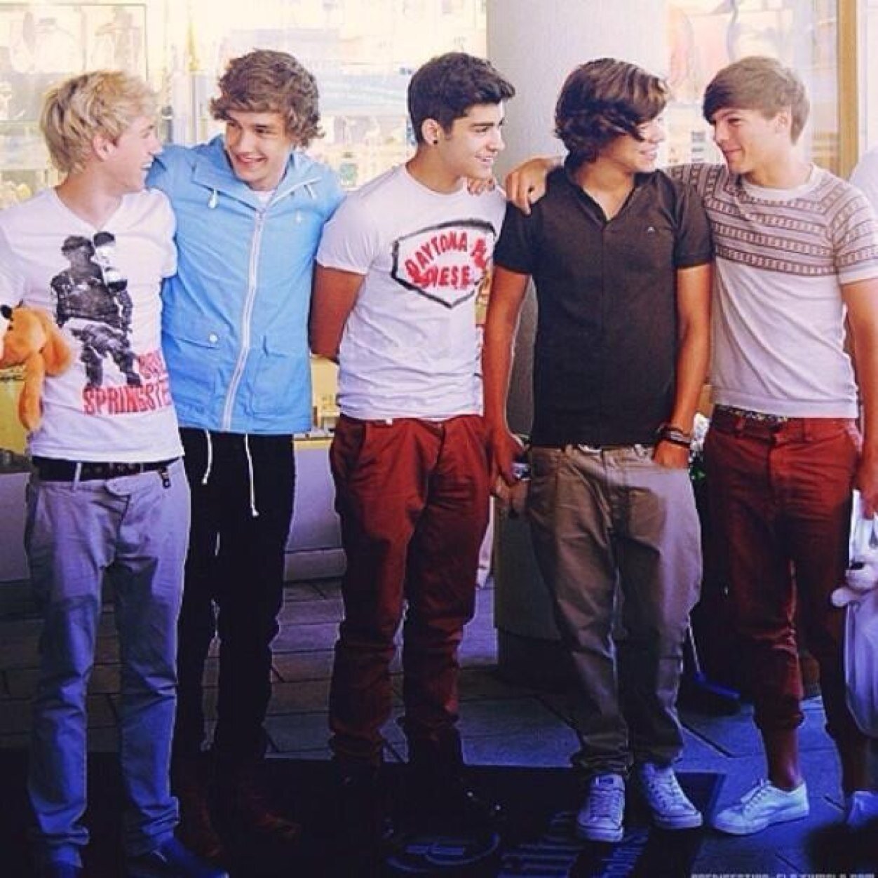 Follow @ZouisNarryPayne and follow her blog http://t.co/QiUfrQZqid