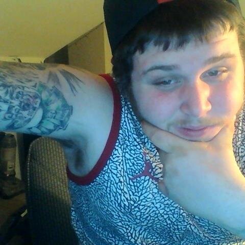 (UNDAWIRRLD) is wat i rep *740* EST is where i'm from and music is wat i (fucking love )