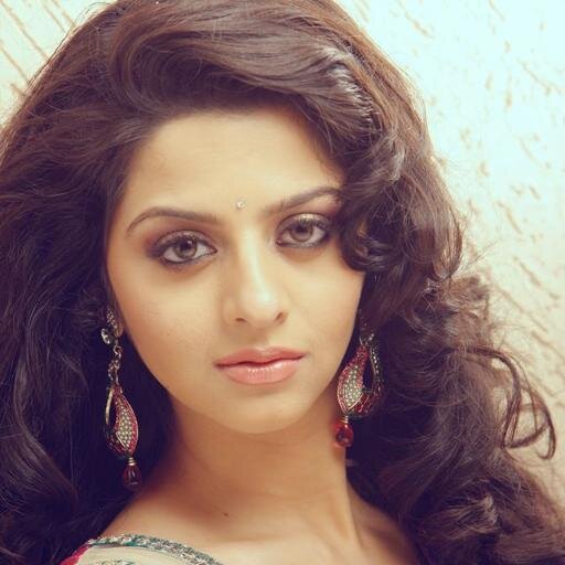 Die Hard fan of VEDHIKA...Follow Vedhika in twitter https://t.co/TIUJleJUVG....