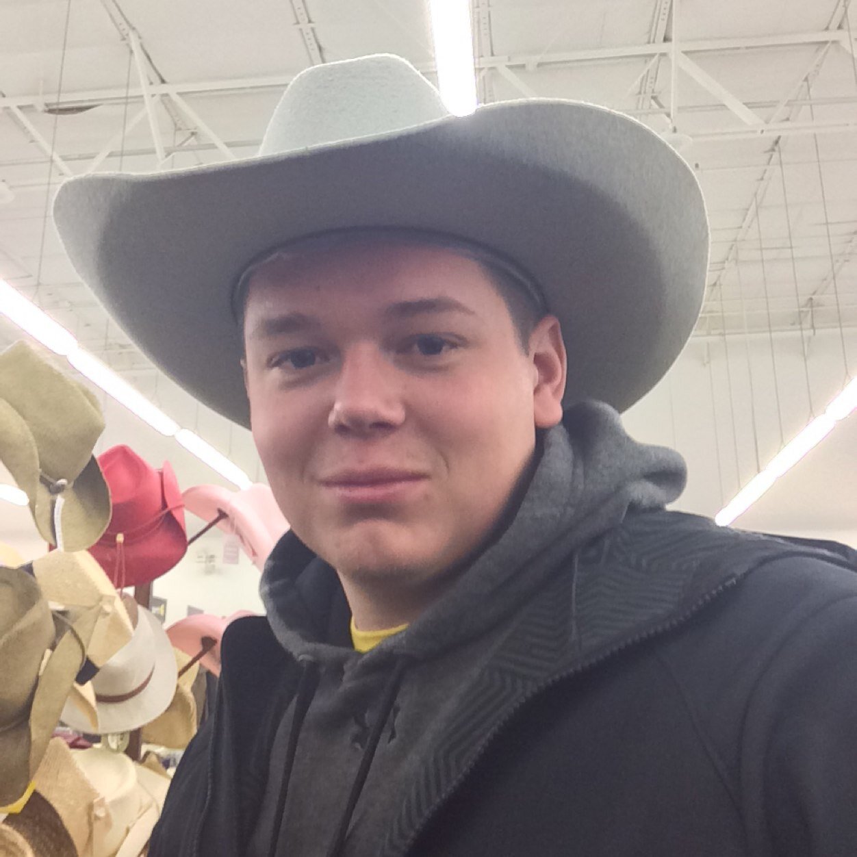 PJAnderson6321's profile picture. I dont wear skinny jeans, I just have big thighs.