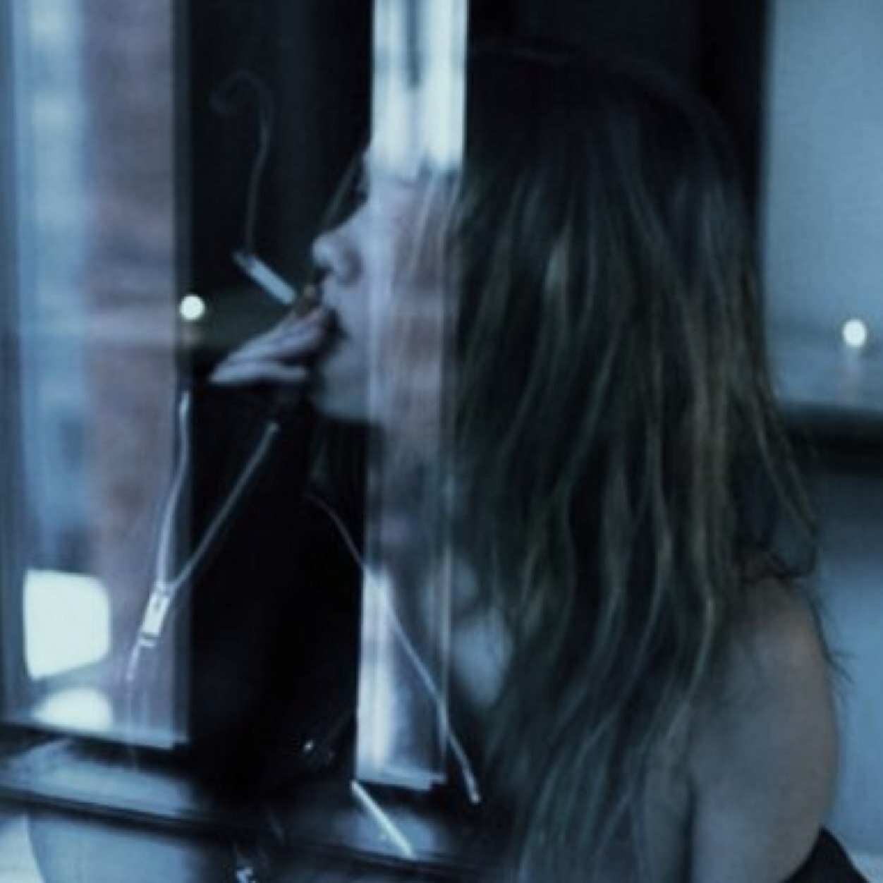 fenya__'s profile picture. влюбленная истеричка. пью, курю, грублю. тут тебя напоят чаем и включат Баха в сипых колонках на веранде. @kacatka_dead Моя девочка.