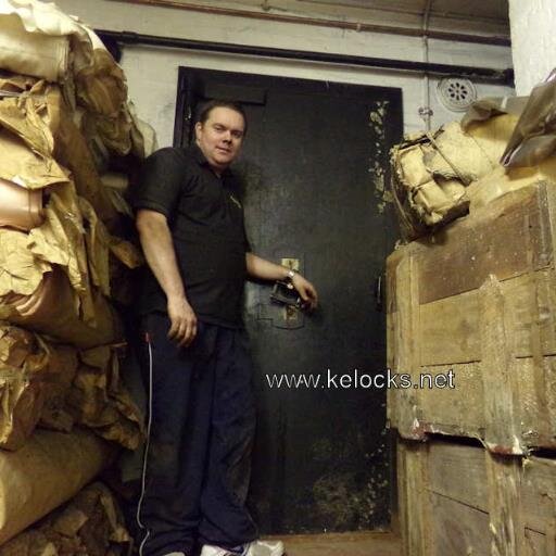 Safe Cracker for over 29 years ! - No safe or vault is too big, will travel overseas to open high grade safes and vaults