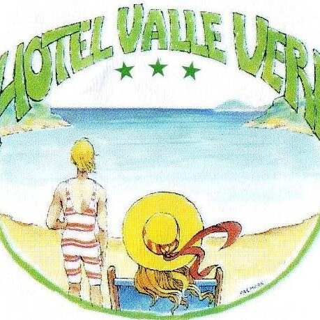 L'Hotel Valle Verde, con Spiaggia Privata e immerso in un parco di lecci e di pini mediterranei, si affaccia sull'esclusiva Baia di Spartaia...