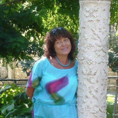 Душой - Россиянка, живу в Болгарии и часто бываю во Франции, об этом и пишу.
Делюсь опытом переезда в Болгарию.
Люблю фотошоп, делать ролики и дизайн сайтов.