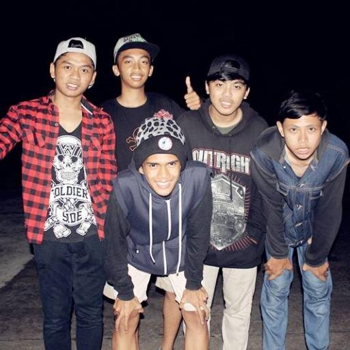 Oldschool is Cool•Still Stand With Pride & Respect•The Kids #Aris #Yudha #Didit #Penyu #Eki •More info: 085785258316 | @goldenstonecrew