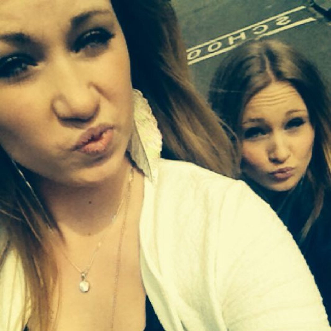 aniekdesmit's profile picture. accepted my scars➰