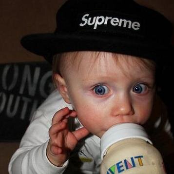 SupremeまとめBlogの中のひと 100%フォロー返します♪ お別れの際はブロックでお願いいたします。