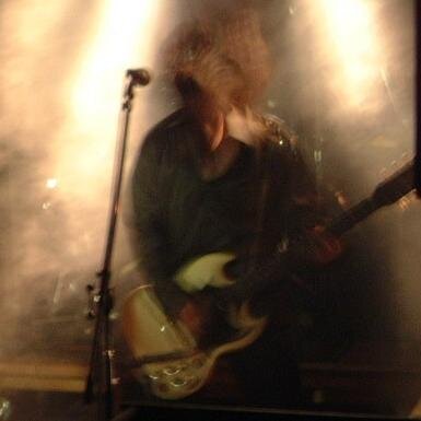 ALCOHOL SENSORと言うバンドでギタリストやってやす。生存確認の為についったー始めましたが現在は認知療法的に使用中。自分勝手につぶやいてます。在宅ワーカー。うるさい音楽とプロレス大好き