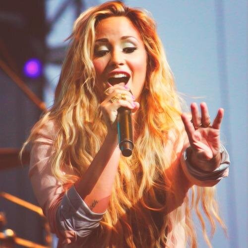 Free follow from @amber_cloudt , please follow me there, I follow back!