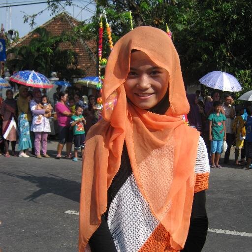 riskysetyan's profile picture. Creature | Escapist | Feminist | Science Enthusiast | Retired Coryphaeus | Awesome | Stars! | ♥@GarindraYogi