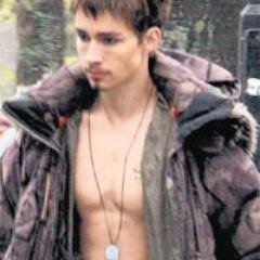 Ex-mundano.Vampiro que puede caminar a la luz del sol//my lord @jace_WHL_RTMI //mi gato Jace Jr.//mi mejor amiga @Clary_Rol