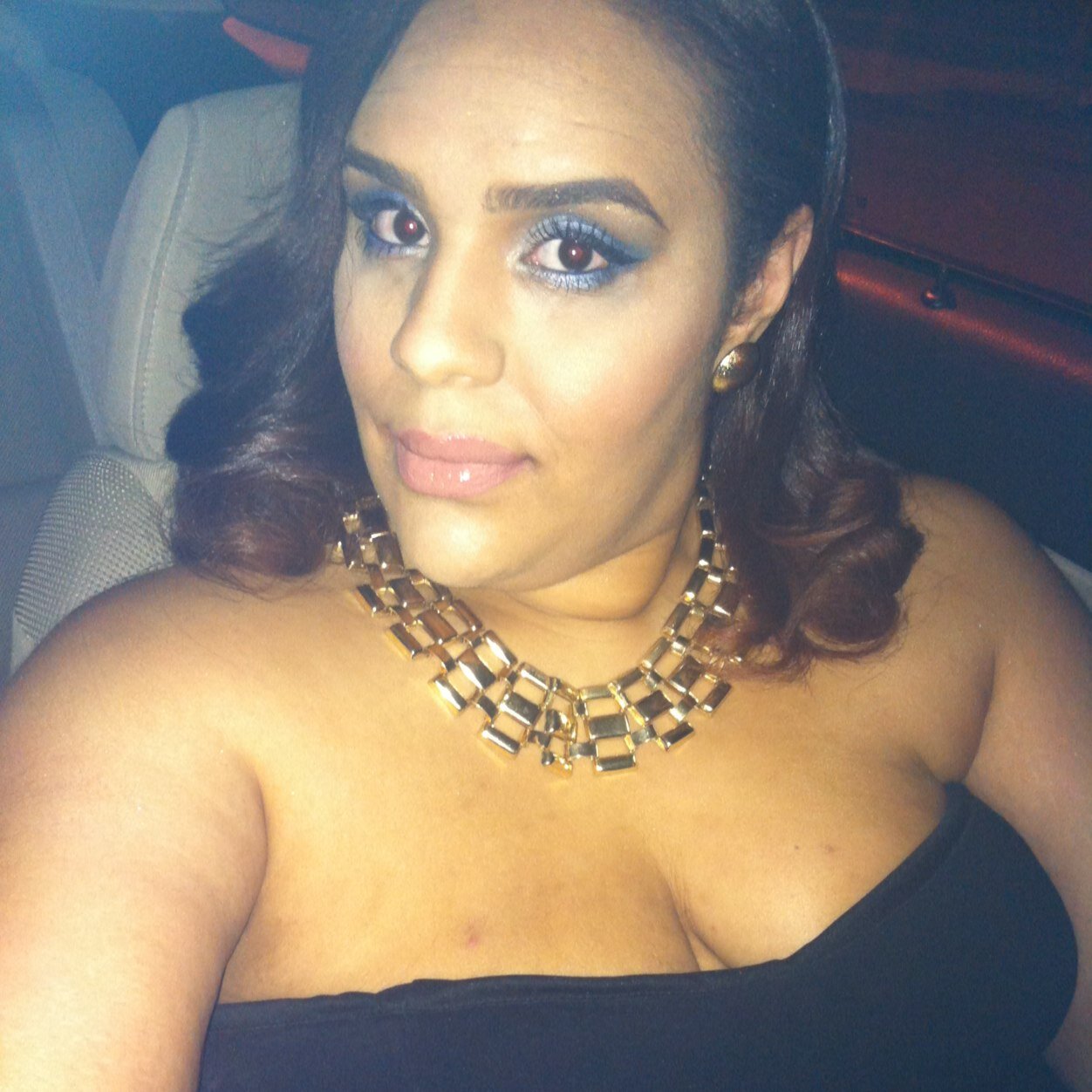 Moonstar3185's profile picture. A mother A daughter A friend and an aspiring make up artist 

Business Inquires: asw1385@yahoo.in